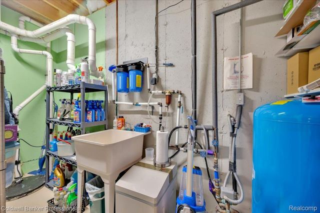 4655 Cusenza Drive, Otter Lake Village, MI 48464