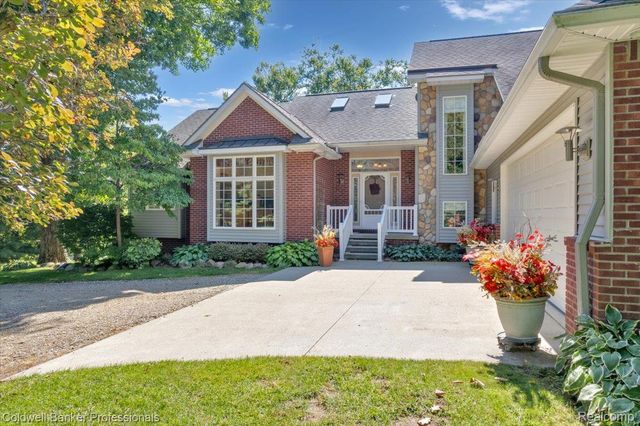 4655 Cusenza Drive, Otter Lake Village, MI 48464