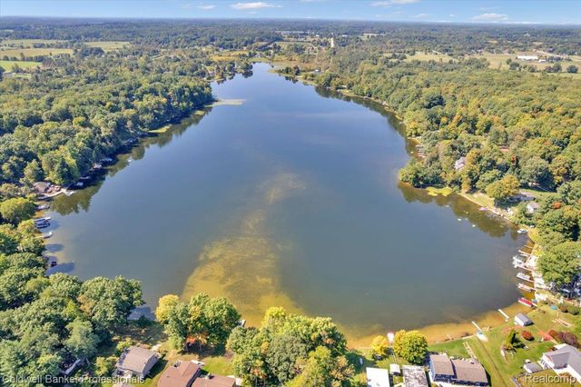 4655 Cusenza Drive, Otter Lake Village, MI 48464