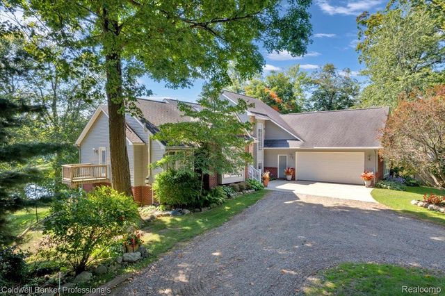 4655 Cusenza Drive, Otter Lake Village, MI 48464