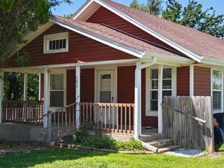 303 S Arthur St, El Dorado, KS 67042