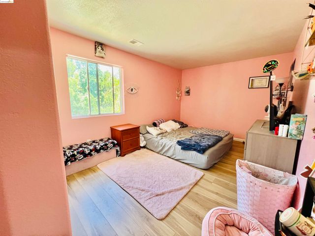 2215 Dune Pl, Stockton, CA 95206