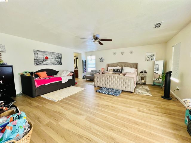 2215 Dune Pl, Stockton, CA 95206