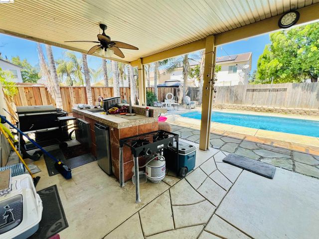 2215 Dune Pl, Stockton, CA 95206