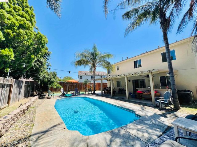 2215 Dune Pl, Stockton, CA 95206