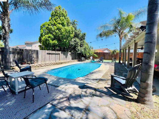 2215 Dune Pl, Stockton, CA 95206