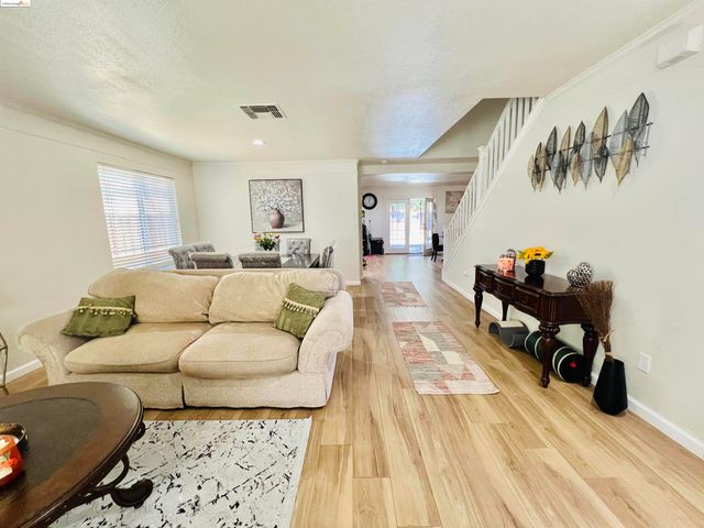 2215 Dune Pl, Stockton, CA 95206