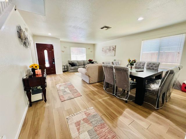 2215 Dune Pl, Stockton, CA 95206