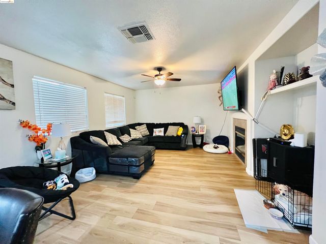 2215 Dune Pl, Stockton, CA 95206