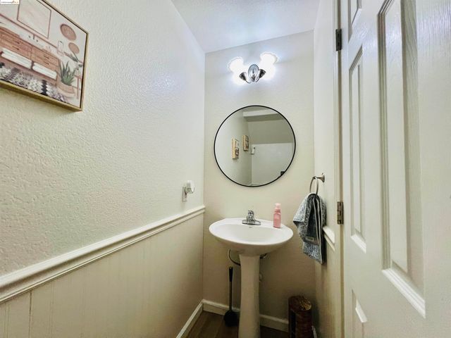 2215 Dune Pl, Stockton, CA 95206