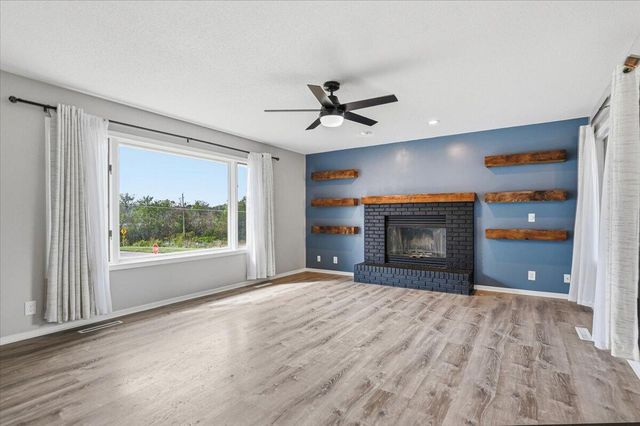 105 KINGSRIDGE Drive, Council Bluffs, IA 51503