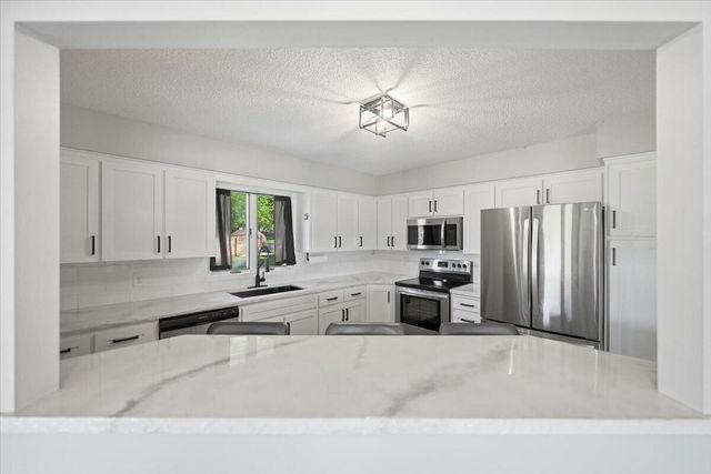 105 KINGSRIDGE Drive, Council Bluffs, IA 51503