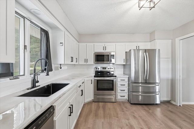 105 KINGSRIDGE Drive, Council Bluffs, IA 51503