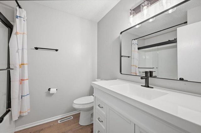 105 KINGSRIDGE Drive, Council Bluffs, IA 51503