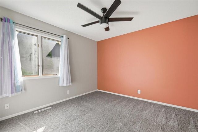 105 KINGSRIDGE Drive, Council Bluffs, IA 51503