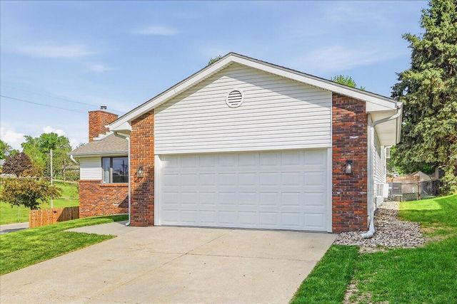 105 KINGSRIDGE Drive, Council Bluffs, IA 51503