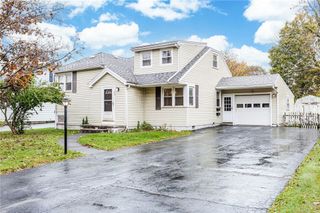160 Rosecroft Drive, Greece, NY 14616