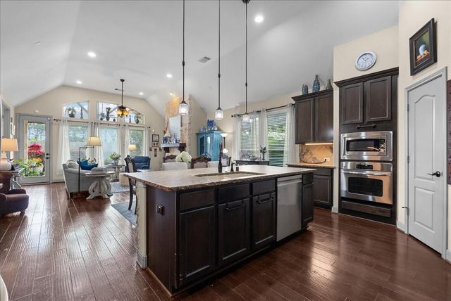 521 E Fork, Webster, TX 77598