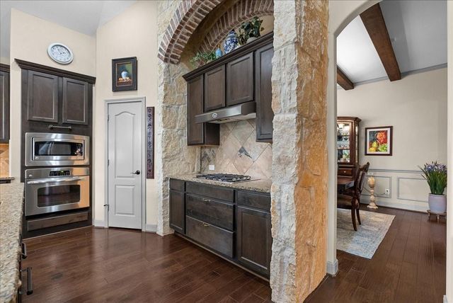 521 E Fork, Webster, TX 77598
