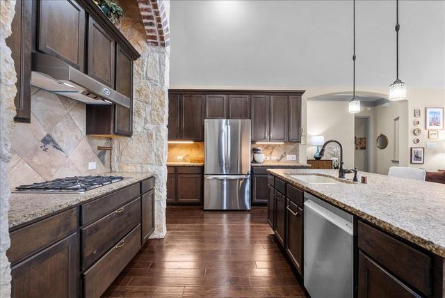 521 E Fork, Webster, TX 77598