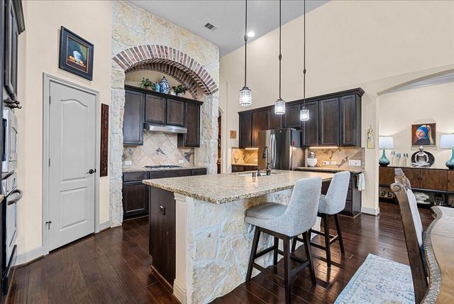521 E Fork, Webster, TX 77598
