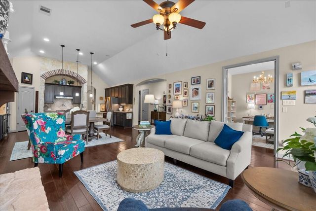 521 E Fork, Webster, TX 77598