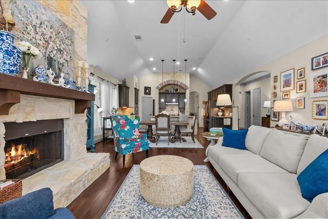 521 E Fork, Webster, TX 77598