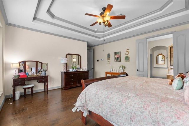 521 E Fork, Webster, TX 77598
