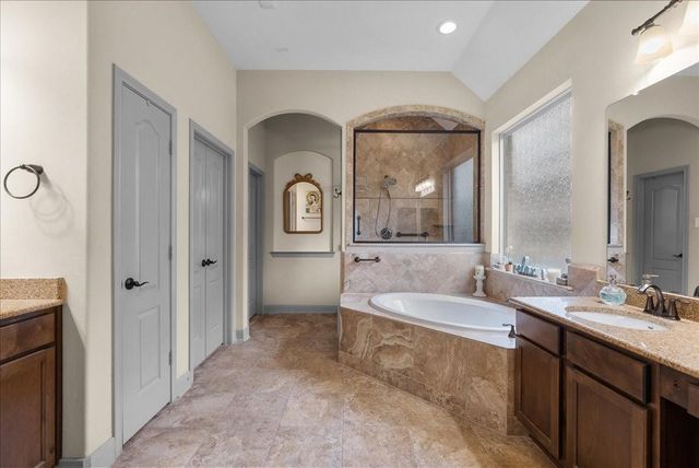 521 E Fork, Webster, TX 77598