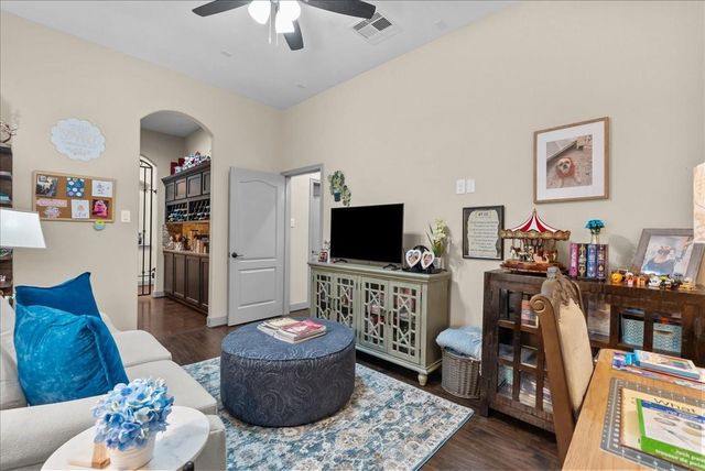 521 E Fork, Webster, TX 77598