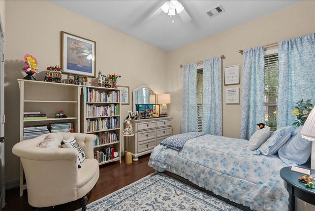 521 E Fork, Webster, TX 77598