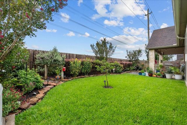 521 E Fork, Webster, TX 77598