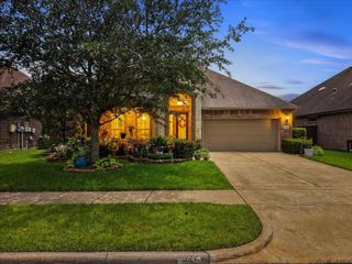 521 E Fork, Webster, TX 77598