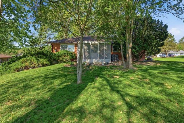 700 Hillcrest Road, Farley, MO 64028