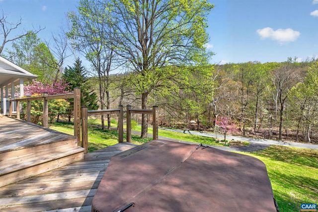 689 MUTTON HOLLOW RD, Stanardsville, VA 22973