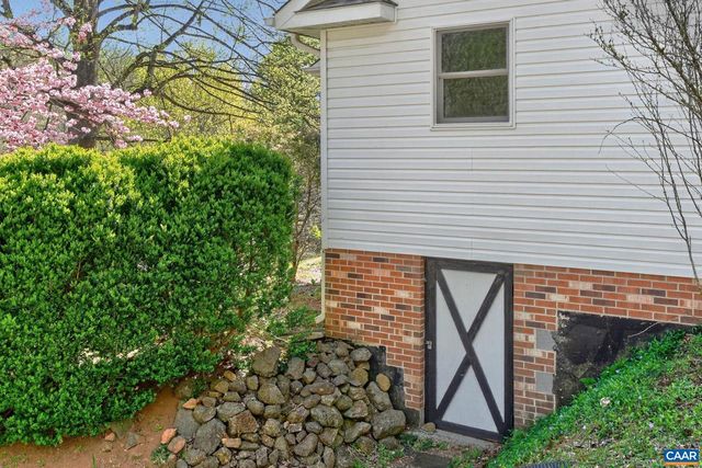 689 MUTTON HOLLOW RD, Stanardsville, VA 22973