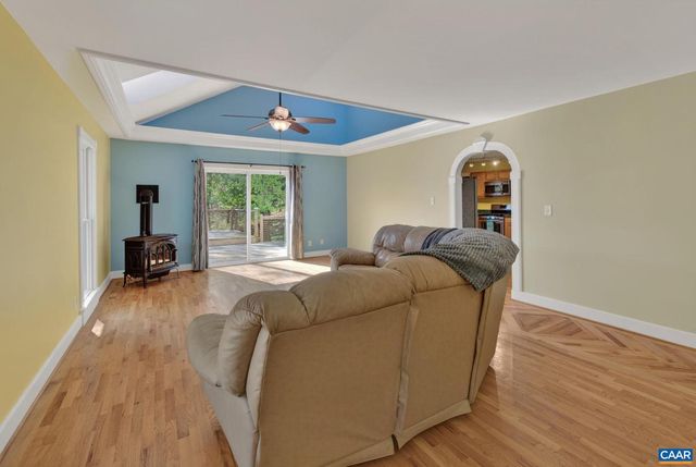 689 MUTTON HOLLOW RD, Stanardsville, VA 22973
