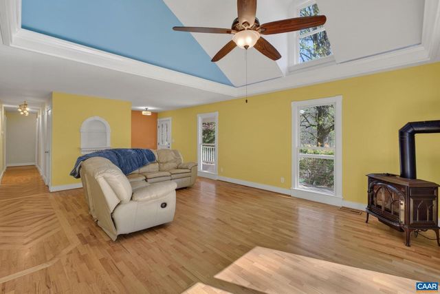 689 MUTTON HOLLOW RD, Stanardsville, VA 22973