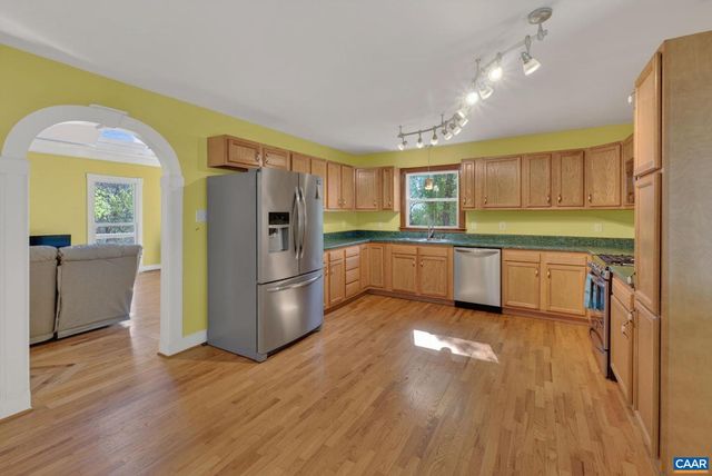 689 MUTTON HOLLOW RD, Stanardsville, VA 22973