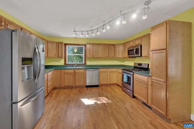 689 MUTTON HOLLOW RD, Stanardsville, VA 22973