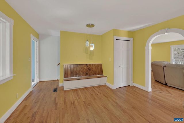 689 MUTTON HOLLOW RD, Stanardsville, VA 22973