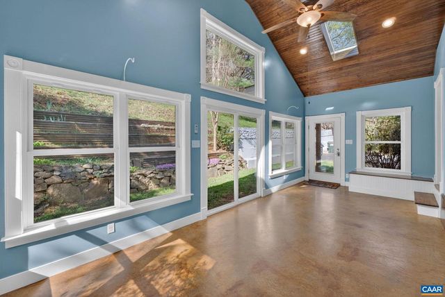 689 MUTTON HOLLOW RD, Stanardsville, VA 22973