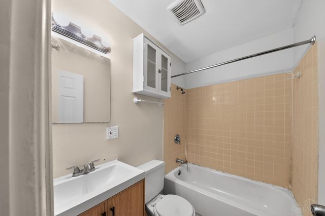 1911 Ashbrook Drive, Cincinnati, OH 45238