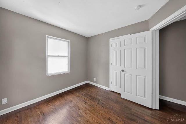 1911 Ashbrook Drive, Cincinnati, OH 45238