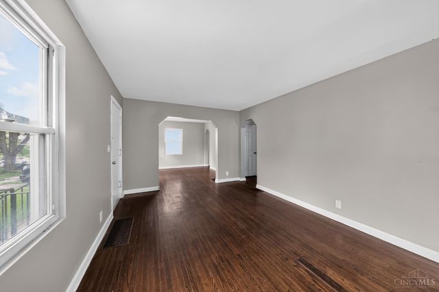 1911 Ashbrook Drive, Cincinnati, OH 45238
