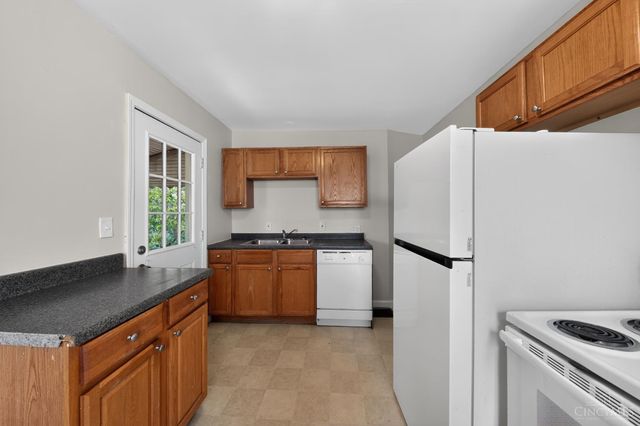 1911 Ashbrook Drive, Cincinnati, OH 45238