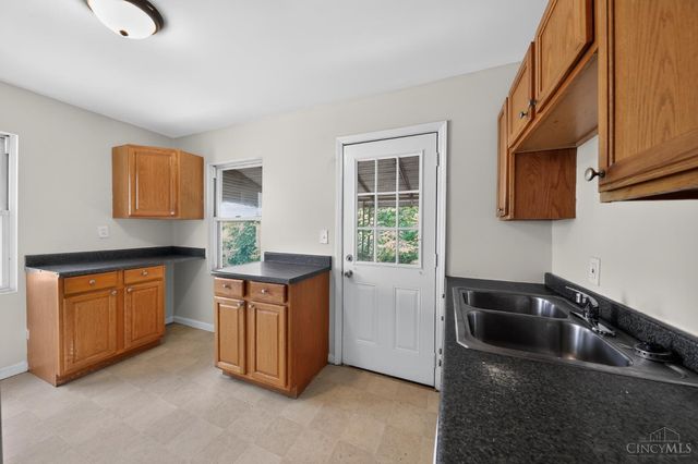 1911 Ashbrook Drive, Cincinnati, OH 45238