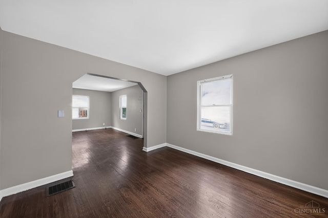 1911 Ashbrook Drive, Cincinnati, OH 45238