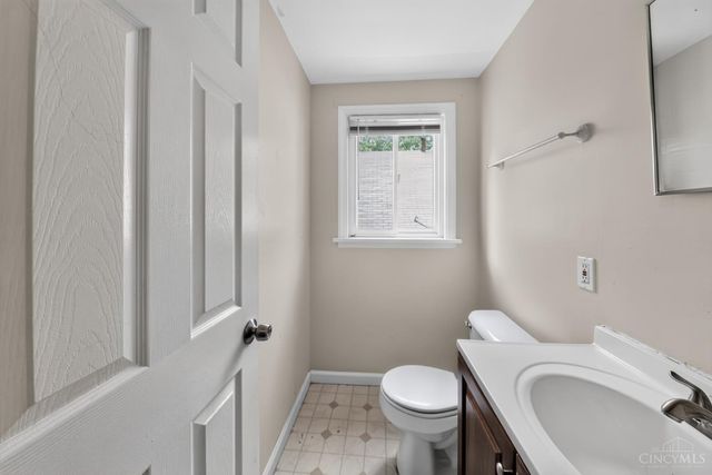 1911 Ashbrook Drive, Cincinnati, OH 45238