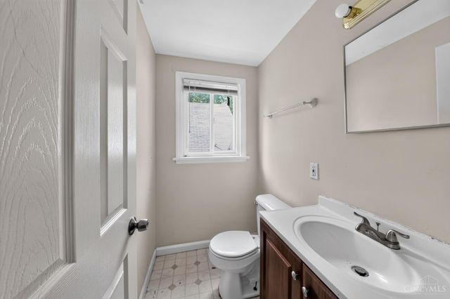 1911 Ashbrook Drive, Cincinnati, OH 45238